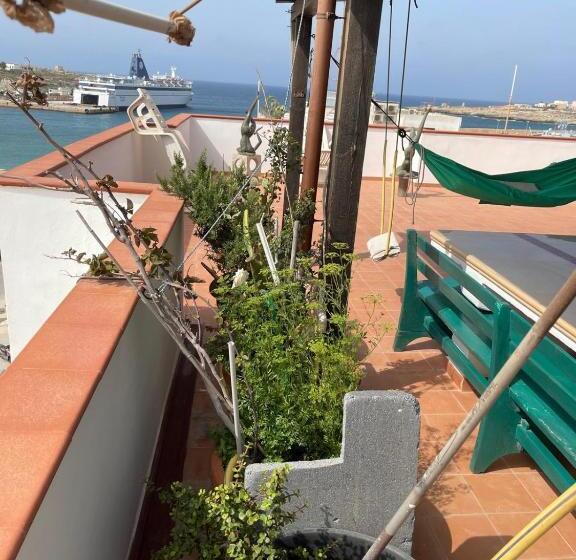 غرفة عائلية, Bb Lampedusa Cavaliere