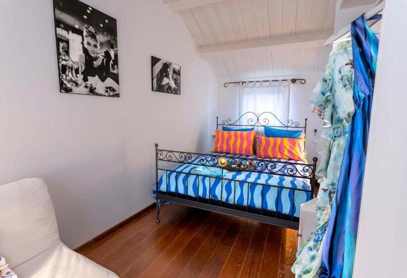 اتاق استاندارد سه نفره, Lillac Cottage