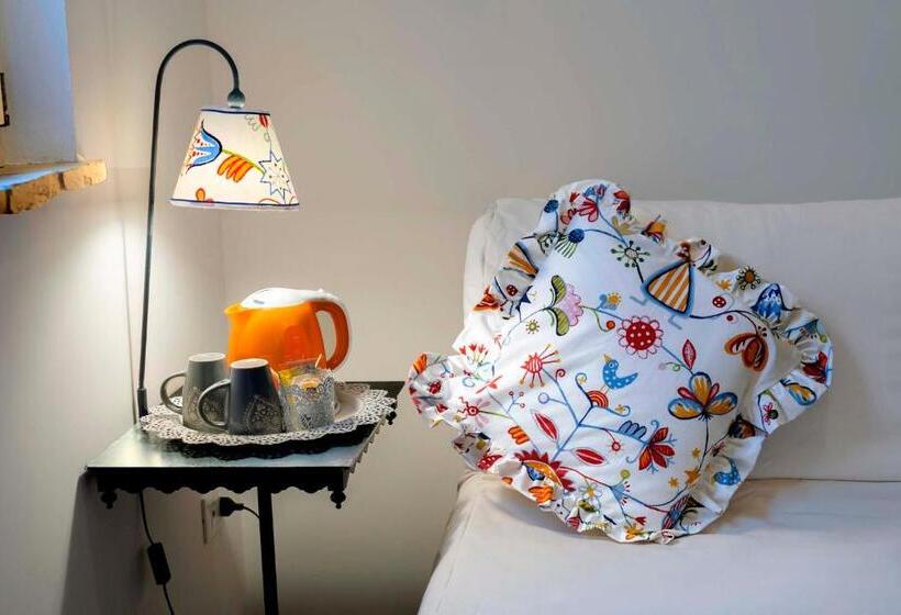 اتاق استاندارد سه نفره, Lillac Cottage