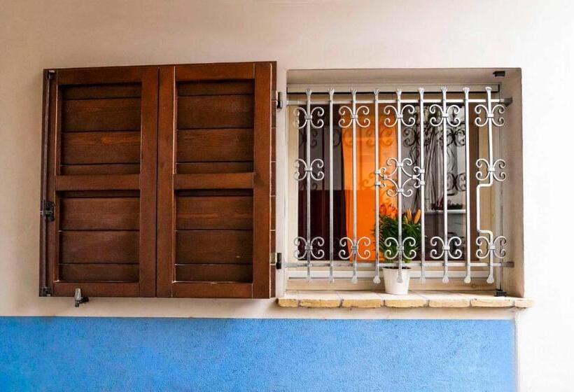 اتاق استاندارد, Lillac Cottage