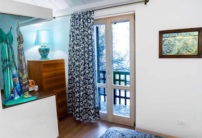 اتاق استاندارد سه تخته با چشمانداز باغ, Lillac Cottage