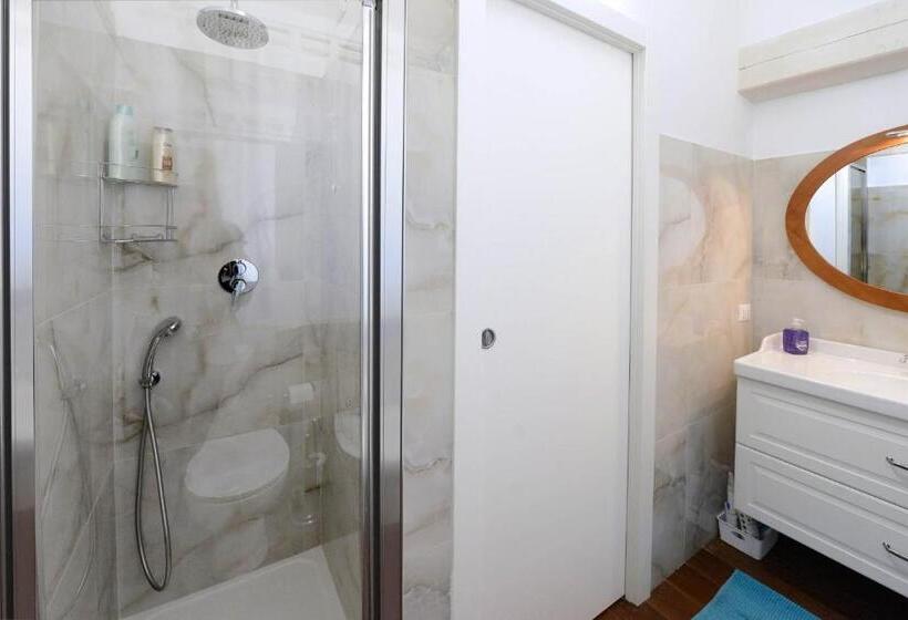 اتاق استاندارد سه تخته با چشم‌انداز باغ, Lillac Cottage