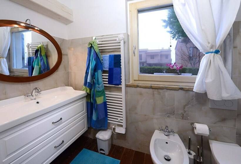 اتاق استاندارد سه نفره, Lillac Cottage