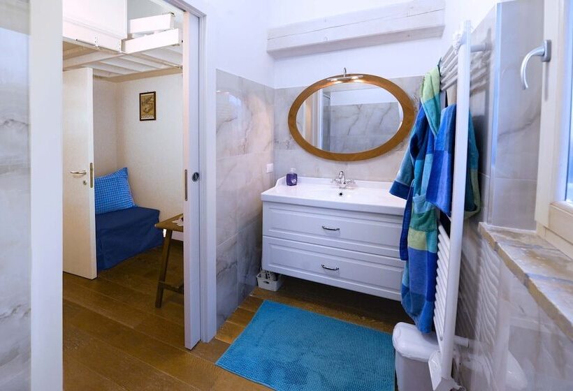 اتاق استاندارد سه نفره, Lillac Cottage