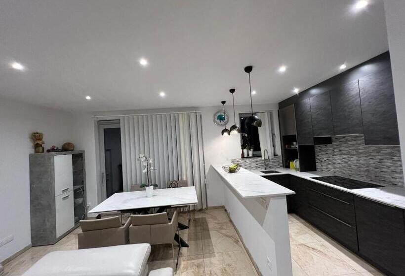 デラックスルーム, Lou Et Hans