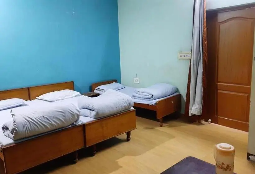 Habitació Triple Estàndard, Prithviraj