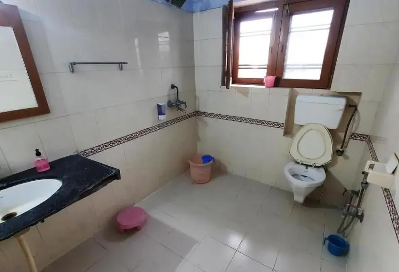 Habitació Triple Estàndard, Prithviraj
