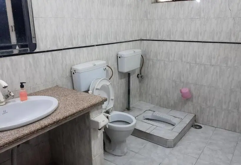 Habitació Triple Estàndard, Prithviraj