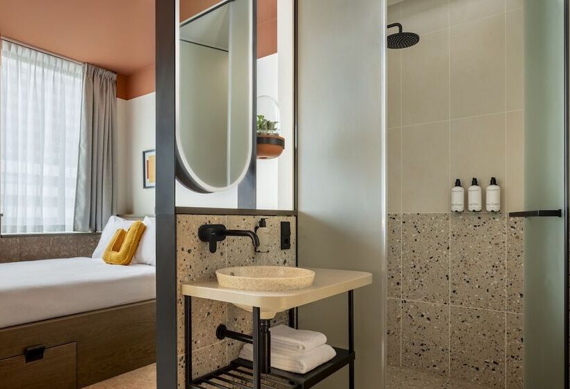 标准间, The Usual Rotterdam