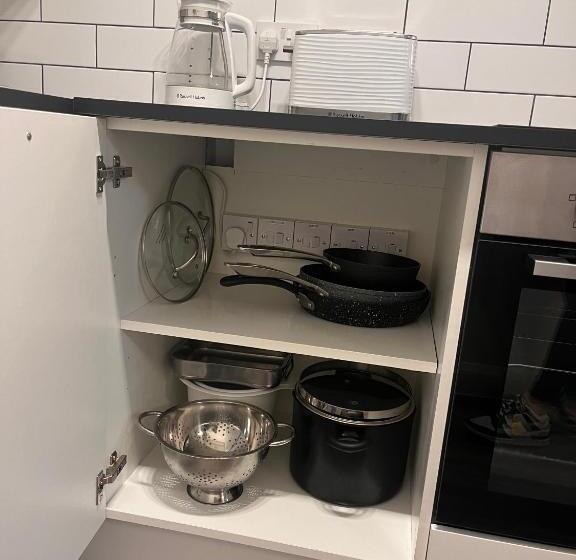 شقة غرفة واحدة, Beautiful Basement Apartment