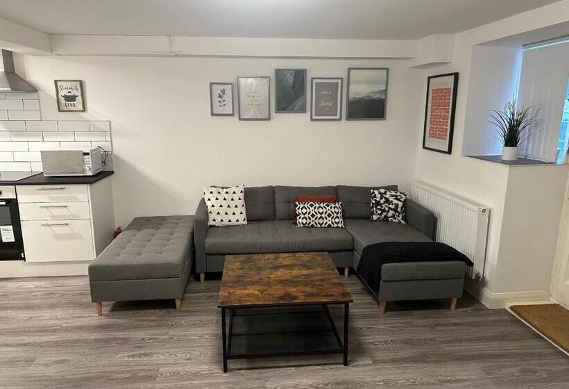 Апартаменты 1 Спальня, Beautiful Basement Apartment
