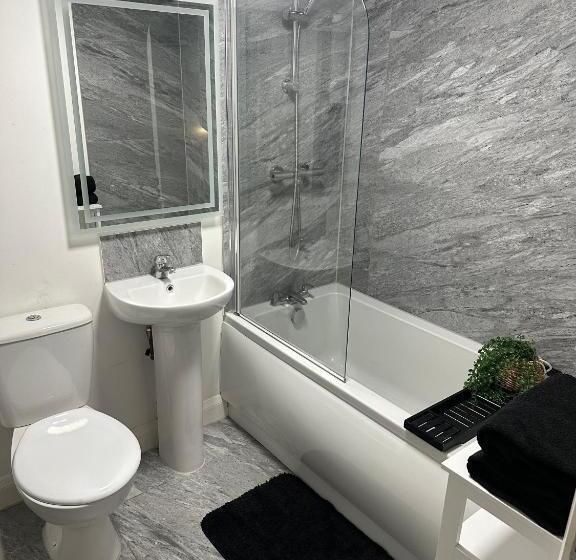 Апартаменты 1 Спальня, Beautiful Basement Apartment