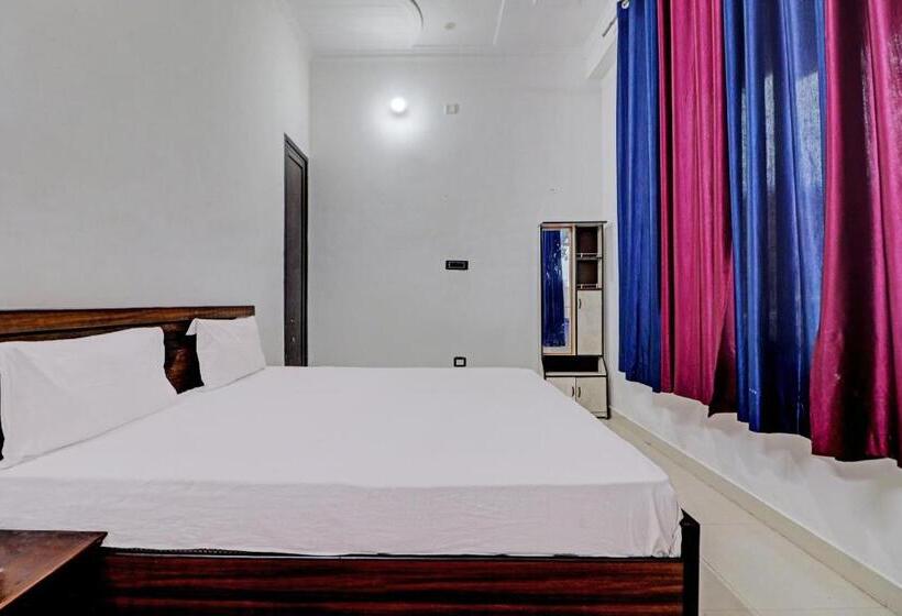 Трехместный Номер Классика, Oyo Hotel Redfly Inn