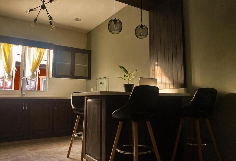 اتاق استاندارد, House Of Zen