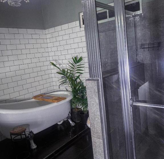 اتاق استاندارد, House Of Zen