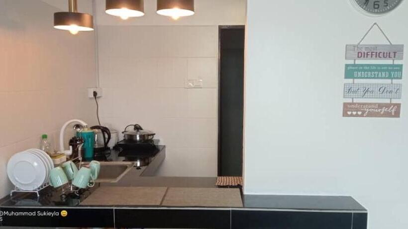 חדר סטנדרט לשלושה, Rj Studio 2  Kompleks Mutiara