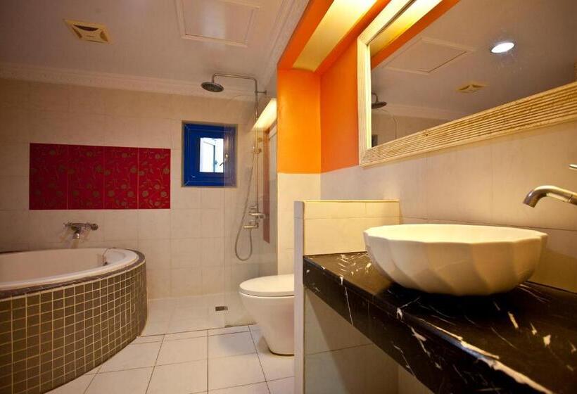 اتاق استاندارد چهار تخته, Golden Sea Inn