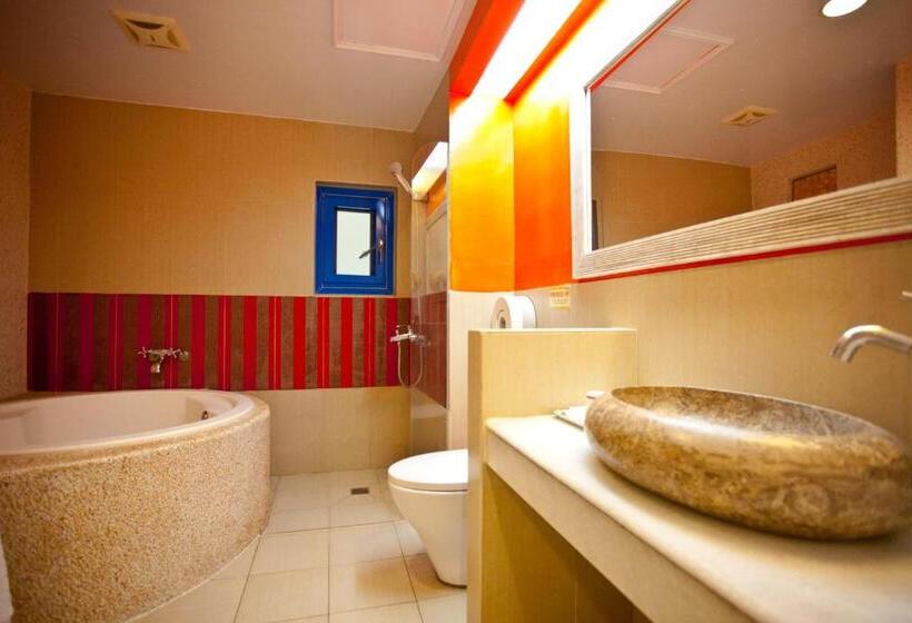 اتاق استاندارد چهار تخته, Golden Sea Inn