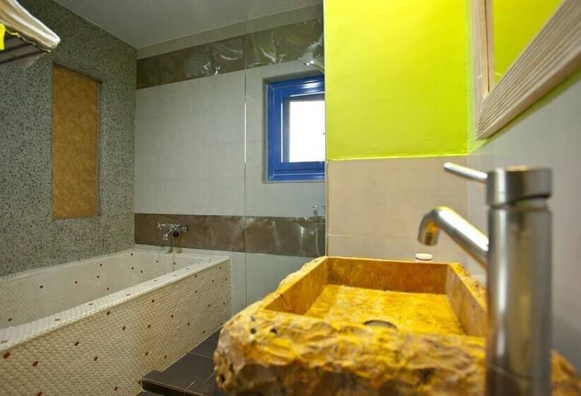 اتاق استاندارد چهار تخته, Golden Sea Inn