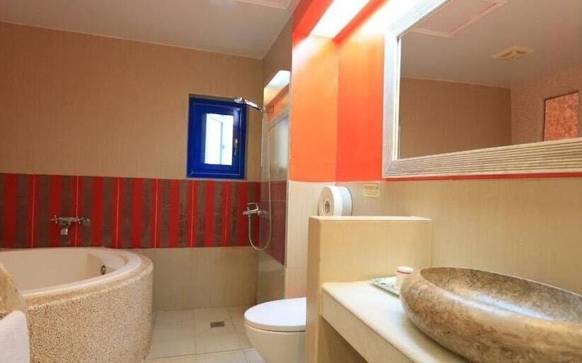 اتاق استاندارد چهار تخته, Golden Sea Inn