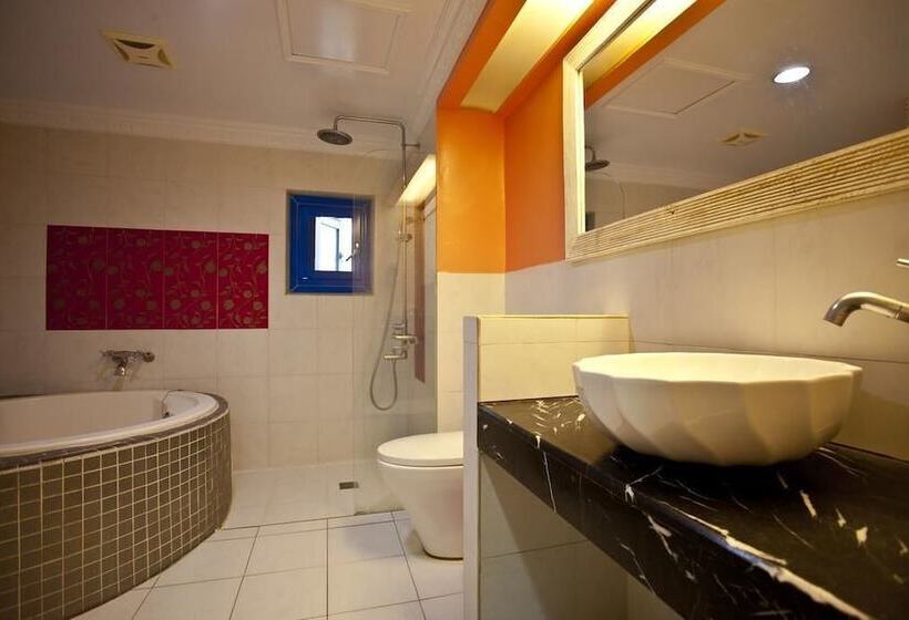 اتاق استاندارد چهار تخته, Golden Sea Inn