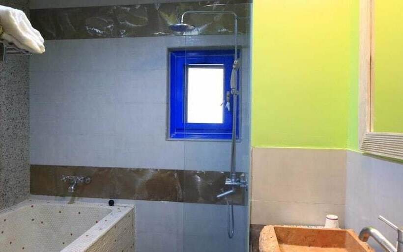 اتاق استاندارد چهار تخته, Golden Sea Inn