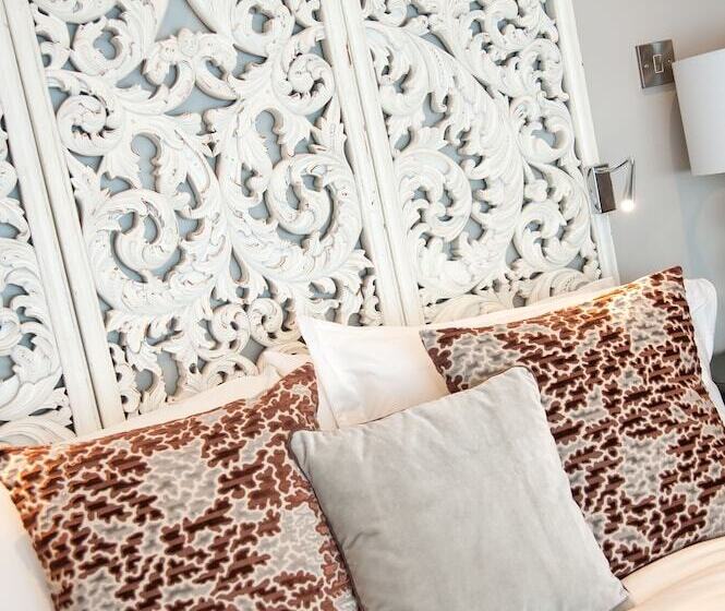 غرفة ديلوكس عائلية, Rooms At Number One