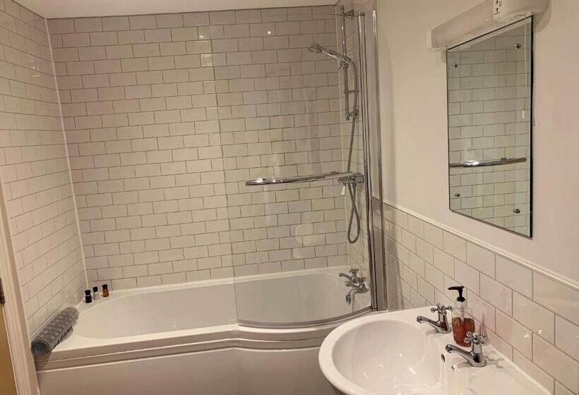 חדר דלוקס, White Horse