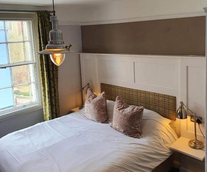 חדר דלוקס, White Horse