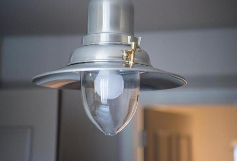 חדר דחוקס עם מיטת קינג, White Horse