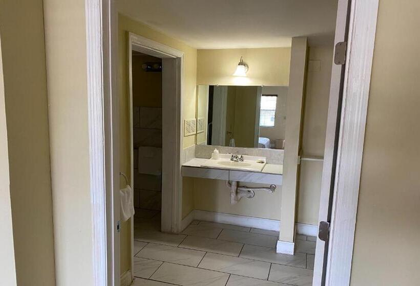 חדר סטנדרט שתי מיטות זוגיות, Budget Motel  Titusville