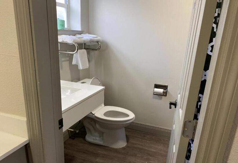 חדר סטנדרט שתי מיטות זוגיות, Budget Motel  Titusville