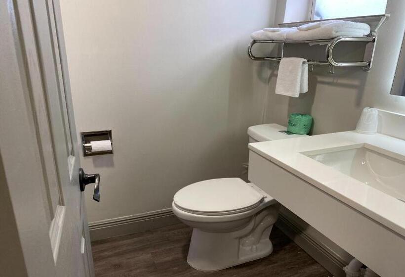Номер Премиум, Budget Motel  Titusville