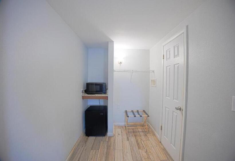 חדר פרמיום, Budget Motel  Titusville