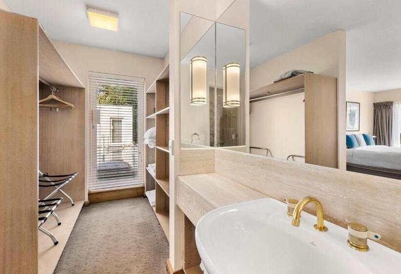 Апартаменты 3 Спальни, Charlesworth Bay Beach Resort