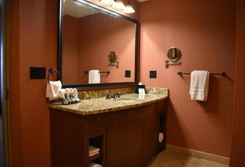 Люкс Повышенной Комфортности, Cherokee Casino West Siloam Springs Resort