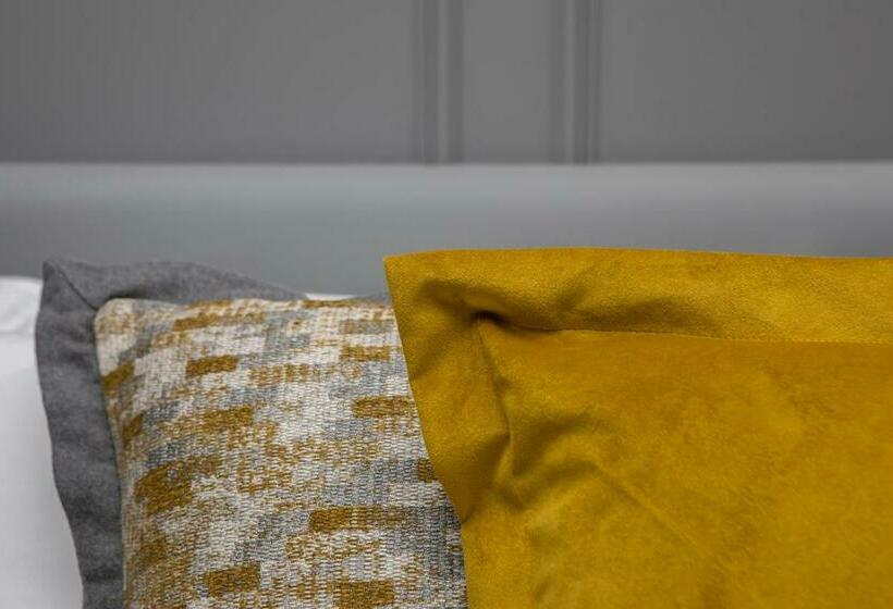 Standard Room, Marmalade