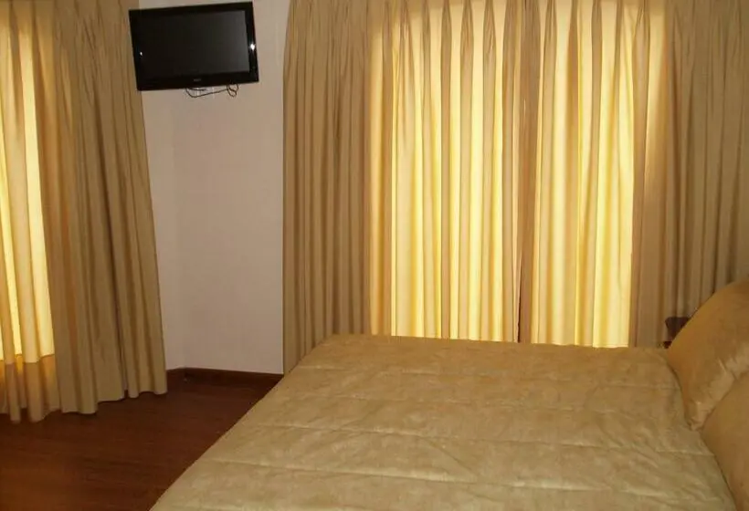 Deluxe Kolmen Hengen Huone, Maxim