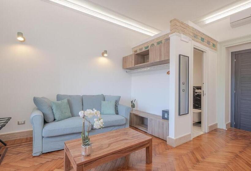 سوئیت با تخت بزرگ, Navona Queen Rooftop