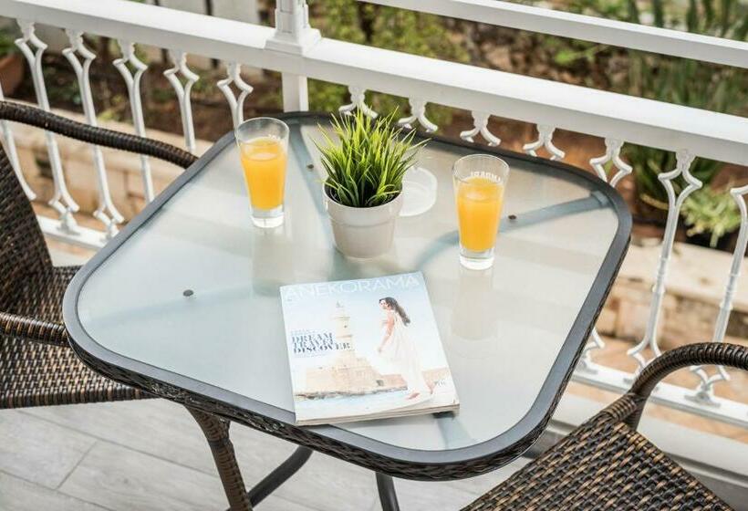 Deluxe Studio, Irini Stalos Apartments