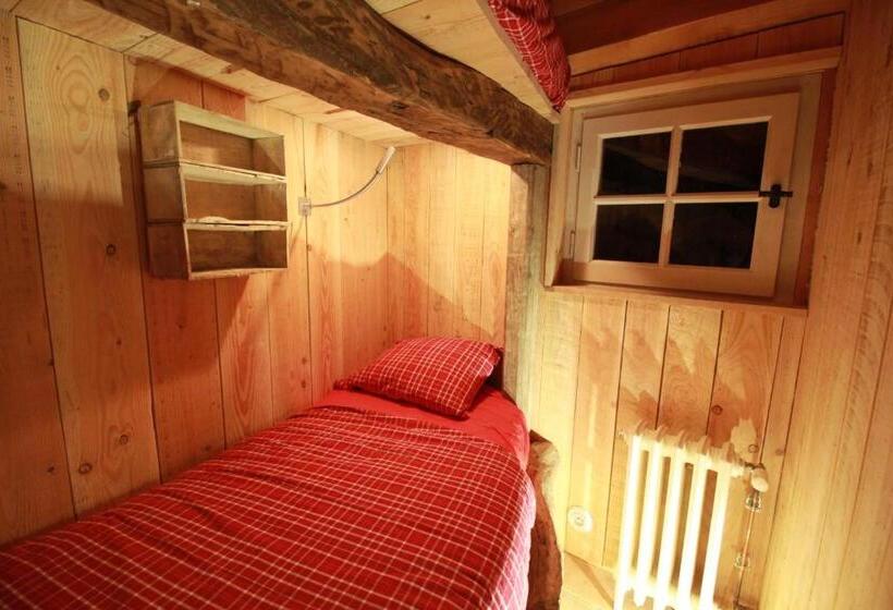 דירת שני חדרים, Fount Estremiero