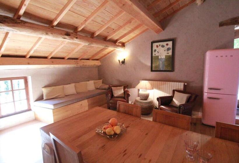 דירת שני חדרים, Fount Estremiero