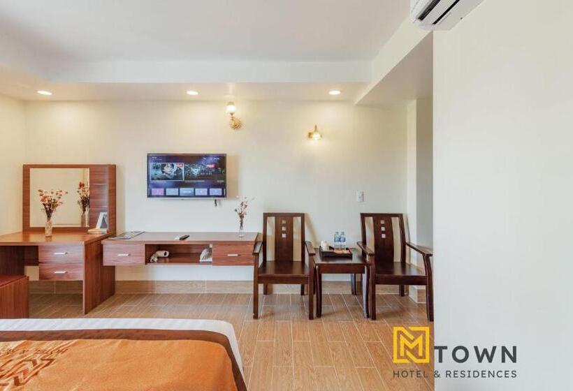 اتاق لوکس با بالکن, Luxy Park Hotel & Apartments   Mtown