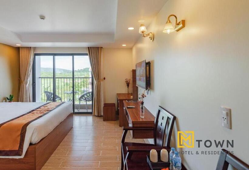 اتاق لوکس با بالکن, Luxy Park Hotel & Apartments Mtown