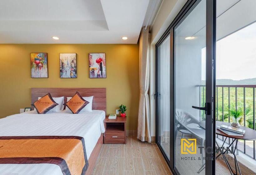اتاق لوکس با بالکن, Luxy Park Hotel & Apartments   Mtown