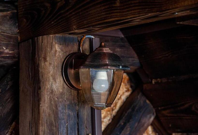 سوئیت 2 خوابه, Hay Barn Unique Experience Visole