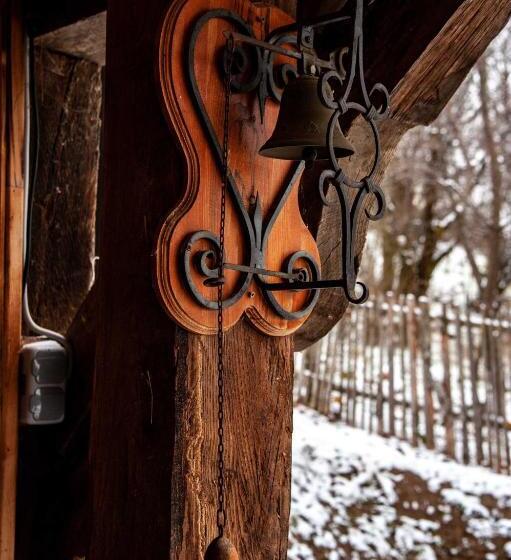 سوئیت 2 خوابه, Hay Barn Unique Experience Visole