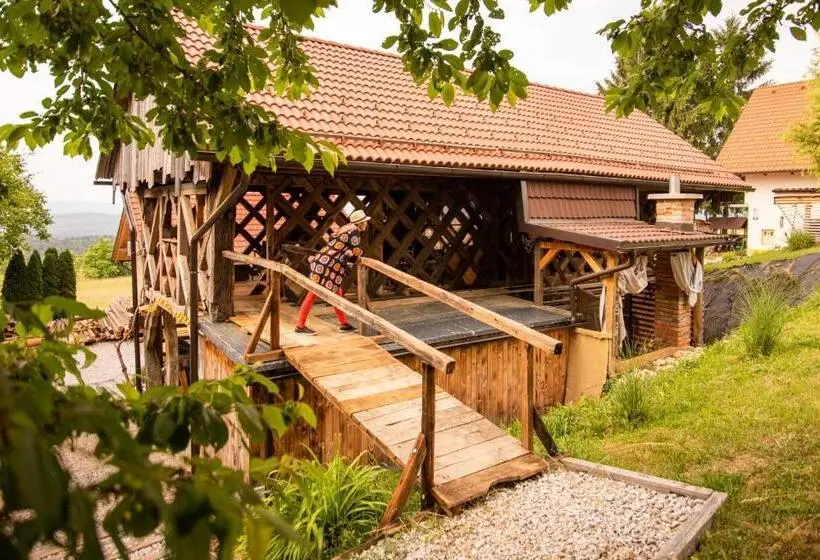 اتاق خانوادگی, Hay Barn Unique Experience Visole