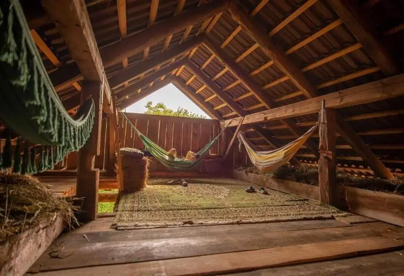 اتاق خانوادگی, Hay Barn Unique Experience Visole