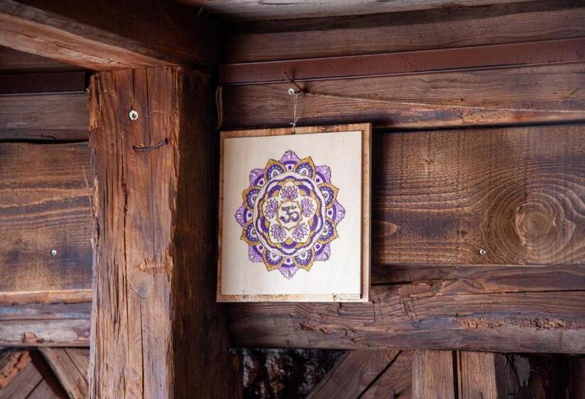 سوئیت 2 خوابه, Hay Barn Unique Experience Visole